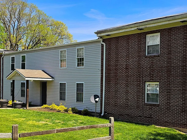 Spacious 2 bedroom 2 bath apartments in Harrison Township! — Photo 2