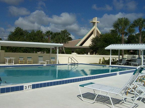 02-Community Pool DCP_0016