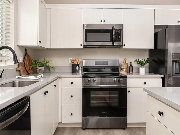 The Palms Luxury Condominiums — Photo 45