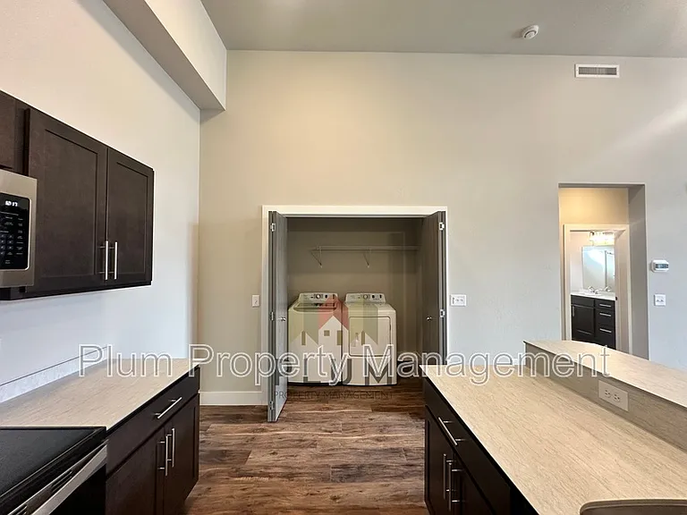 425 Michigan Ave #107 — Photo 9