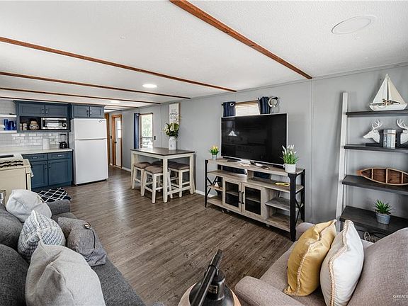 3rd image of 8482 Lago Vista Dr