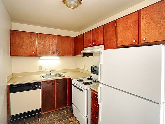 3rd image of 12048 32nd Ave NE APT 304