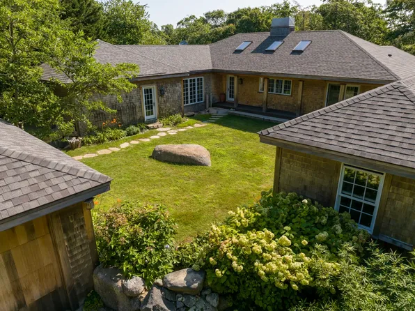300 North Rd, Chilmark, MA 02535