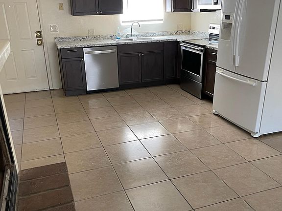 5th image of 3417 E Blacklidge Dr