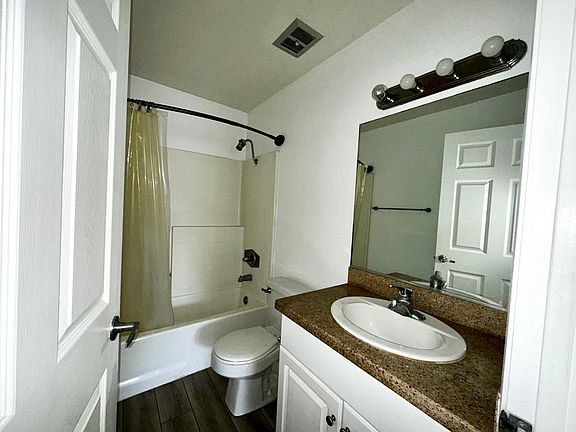 3rd image of 5500 Owensmouth Ave APT 314