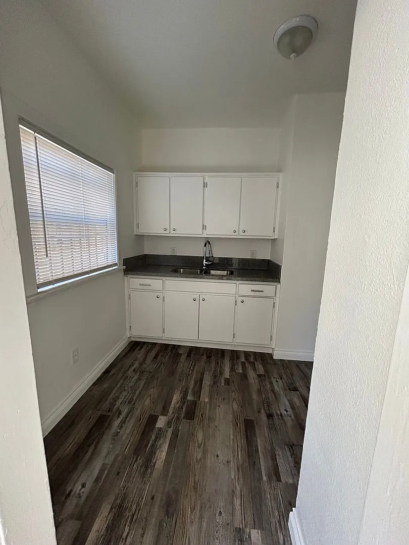 308 S Boyle Avenue #101-210 — Photo 4