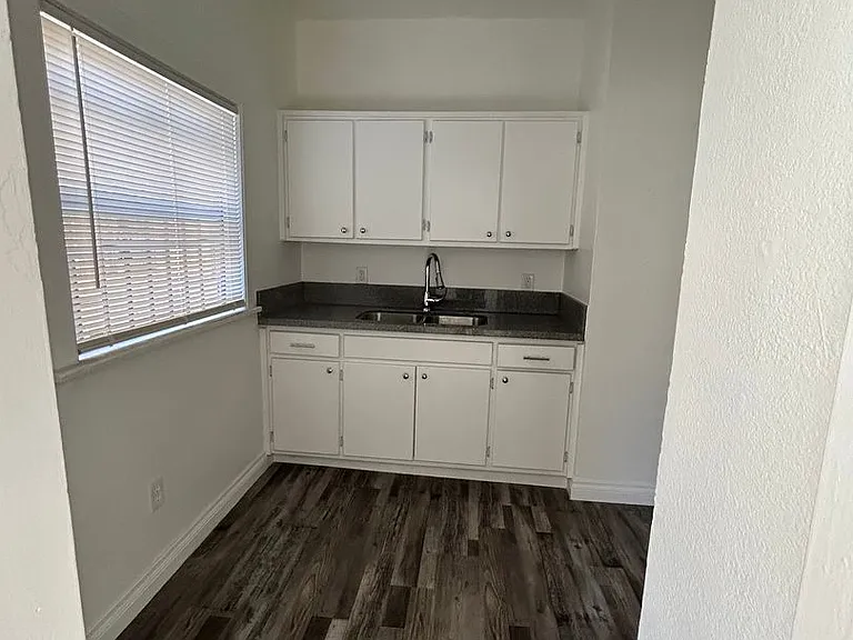 308 S Boyle Ave — Photo 4