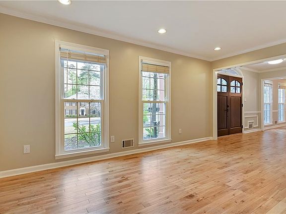 3rd image of 872 Countryside Ct SE