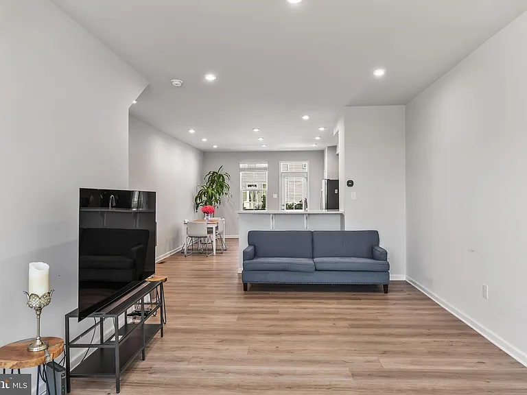 24 Sidney Ln — Photo 12