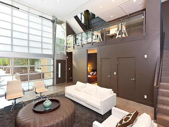 3rd image of 1037 N Laurel Ave APT 19