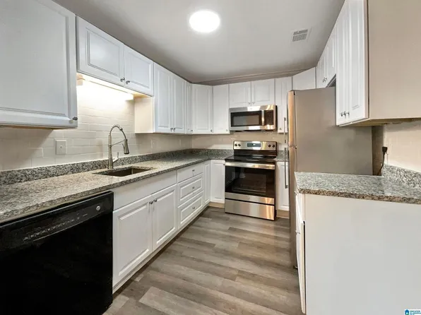 2052 Montreat Cir, Birmingham, AL 35216