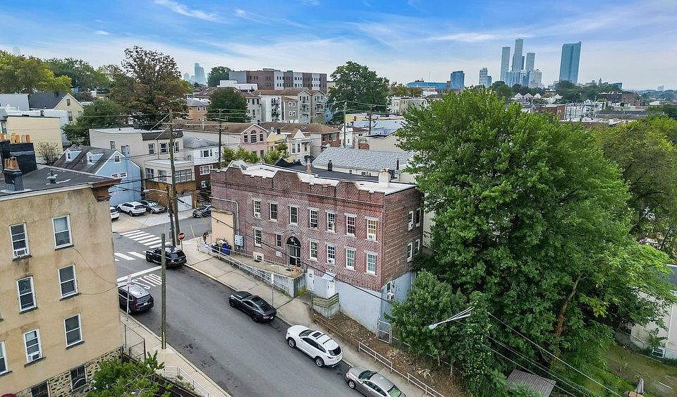 1st image of 183 Thorne St