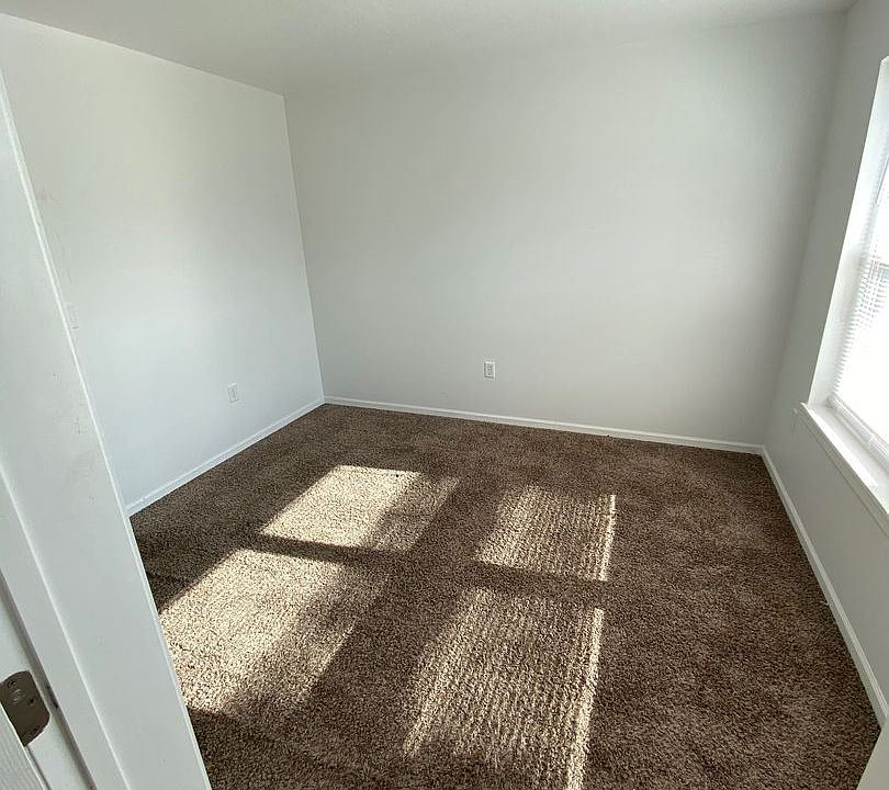 1st image of 404 Jefferson St #Q