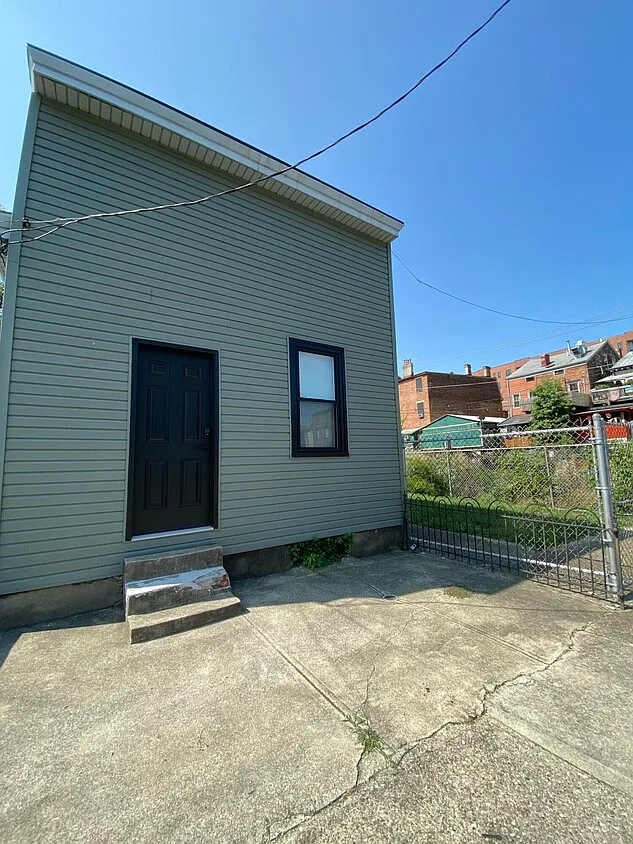 2 bed, 1084 sqft, $2,150 — Photo 1