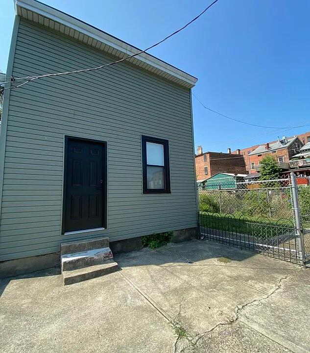 319 Pershing Ave