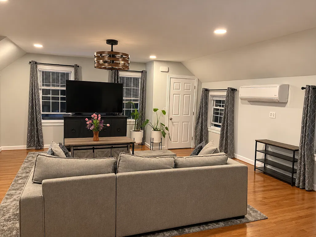 1 bed, 900 sqft, $2,200 — Photo 1