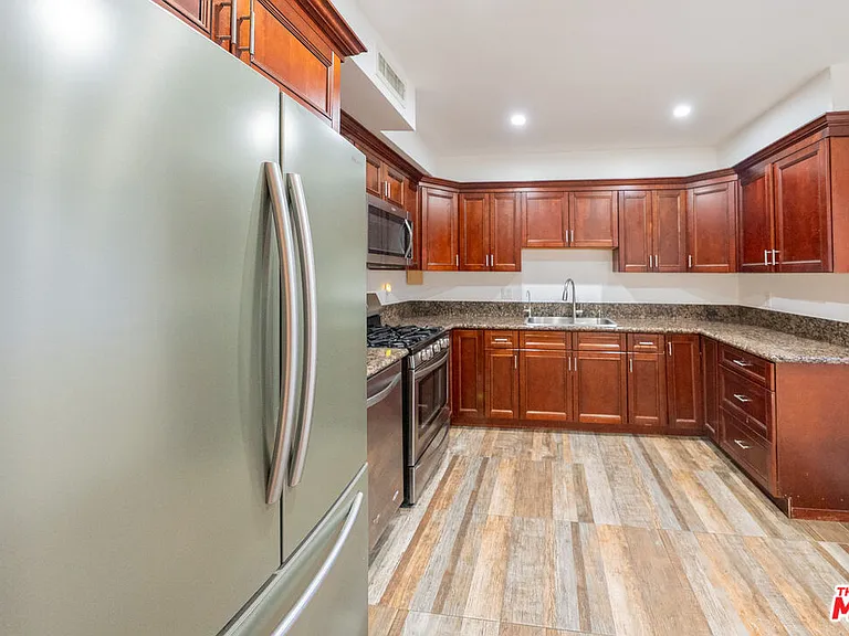 600 W Stocker St #117 — Photo 8