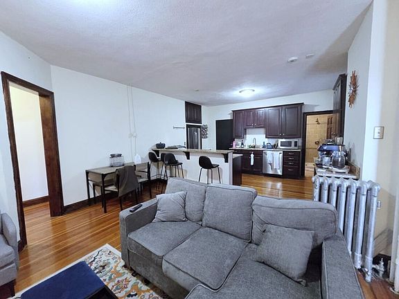 3rd image of 20 Winchester St APT 4