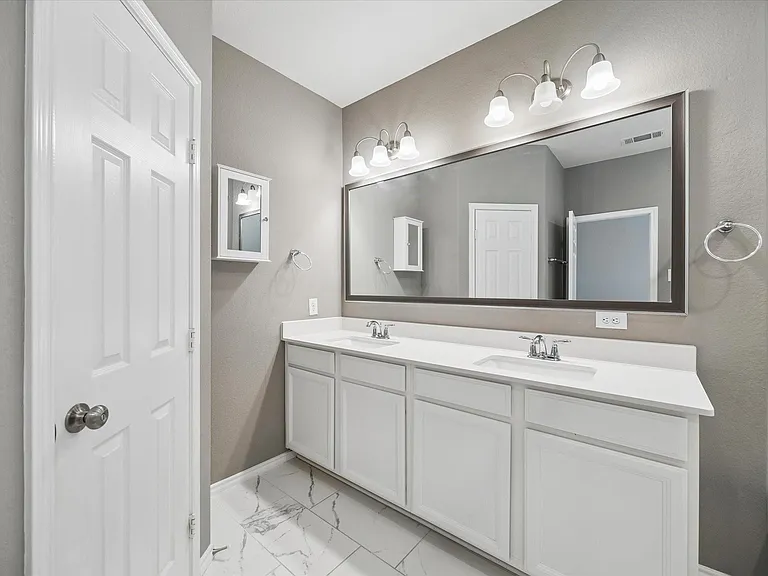 8612 Cedardale Park Dr — Photo 5
