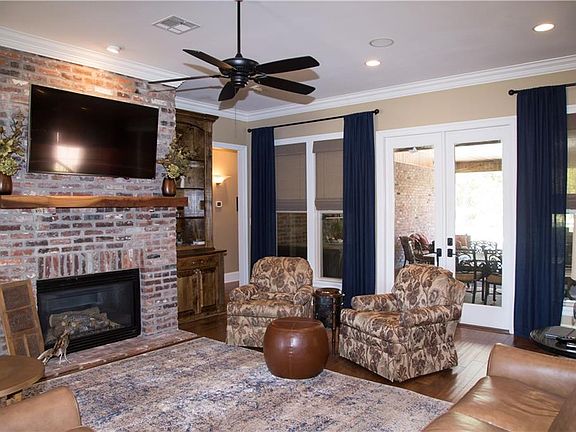5th image of 3808 Yorkshire Dr