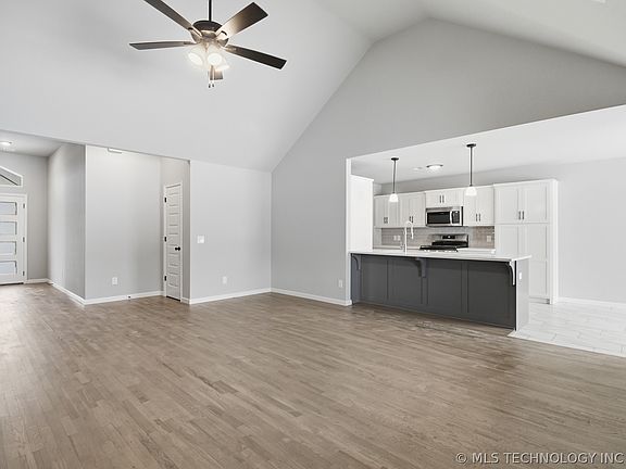 4th image of 10893 S 277th East Ave