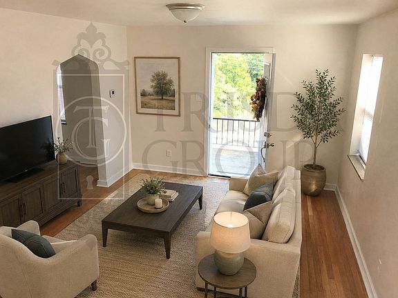 3rd image of 3218 Glendale Ave