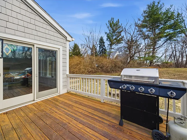 42 Clarewood Dr — Photo 11