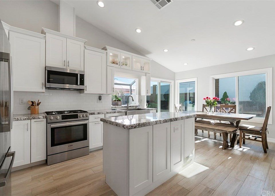 1st image of 2864 Calle Heraldo