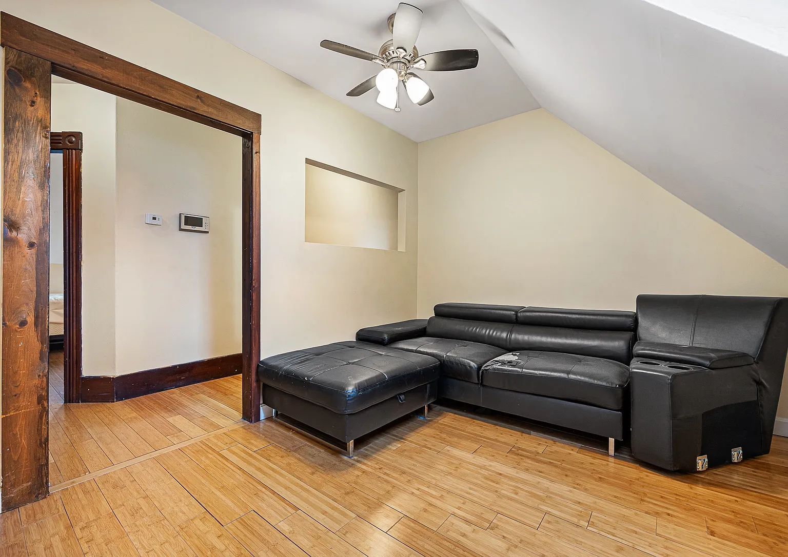 3 bed, 1260 sqft, $2,100 — Photo 2