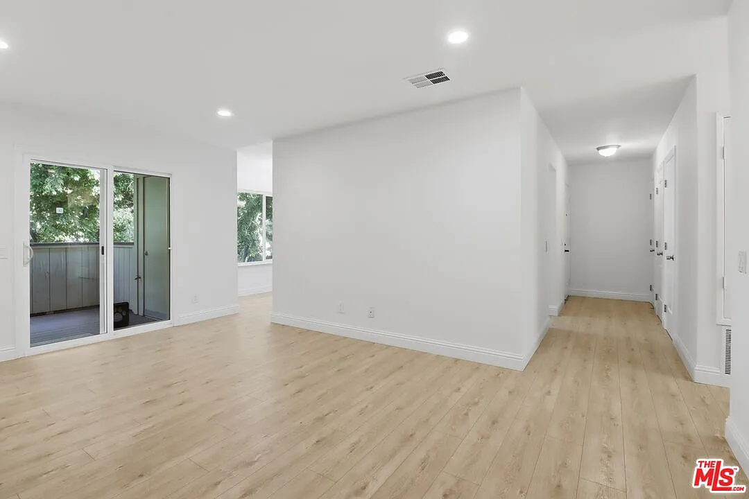 3 bed, 2.0 bath, 1103 sqft, $4,000 — Photo 3