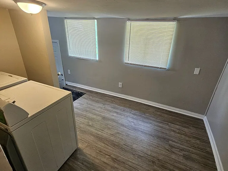 609 N Hocker Ave — Photo 6