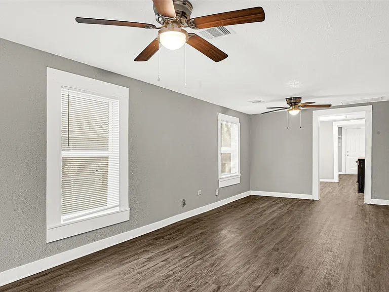 6218 Woodrow St — Photo 4