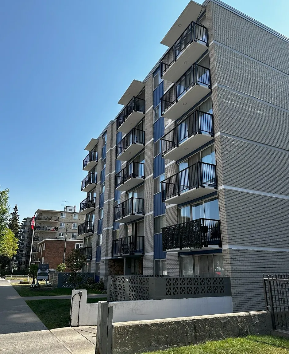 Park Royal Apartments — Photo 2