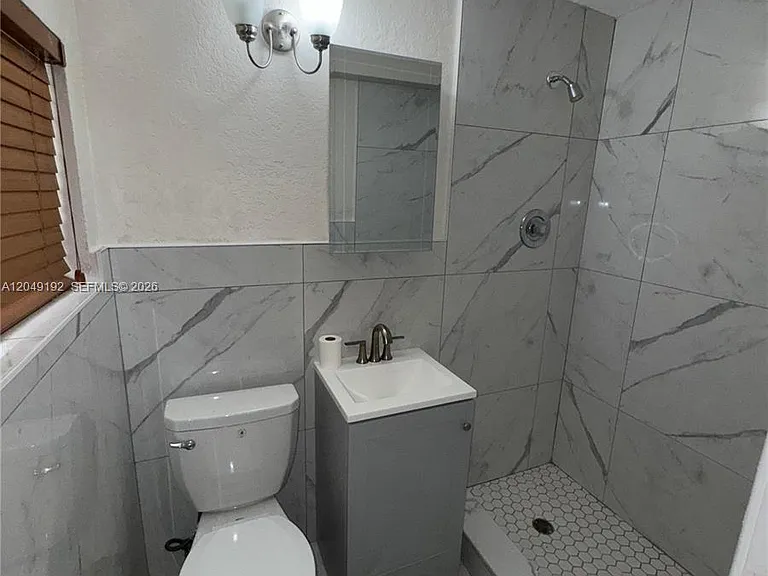 649 W Evanston Cir — Photo 7