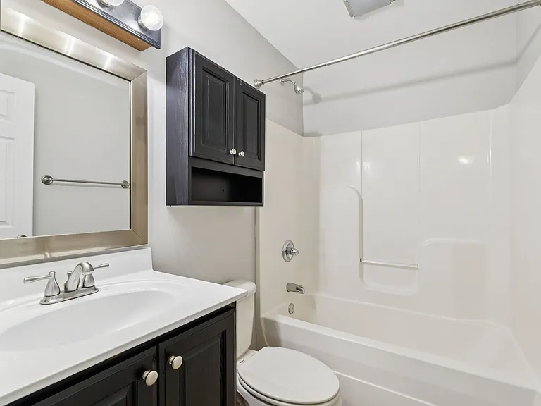 Davenport Condominiums — Photo 10