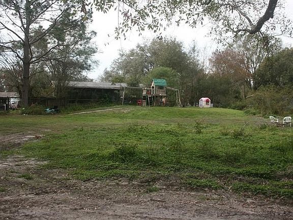 4th image of 27553 Holiday Dr