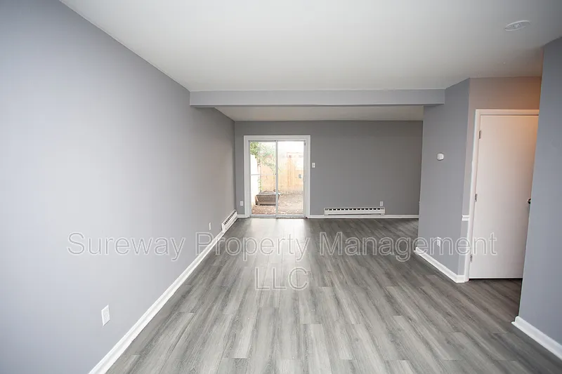 3 bed, 1.0 bath, 1248 sqft, $1,850 — Photo 3