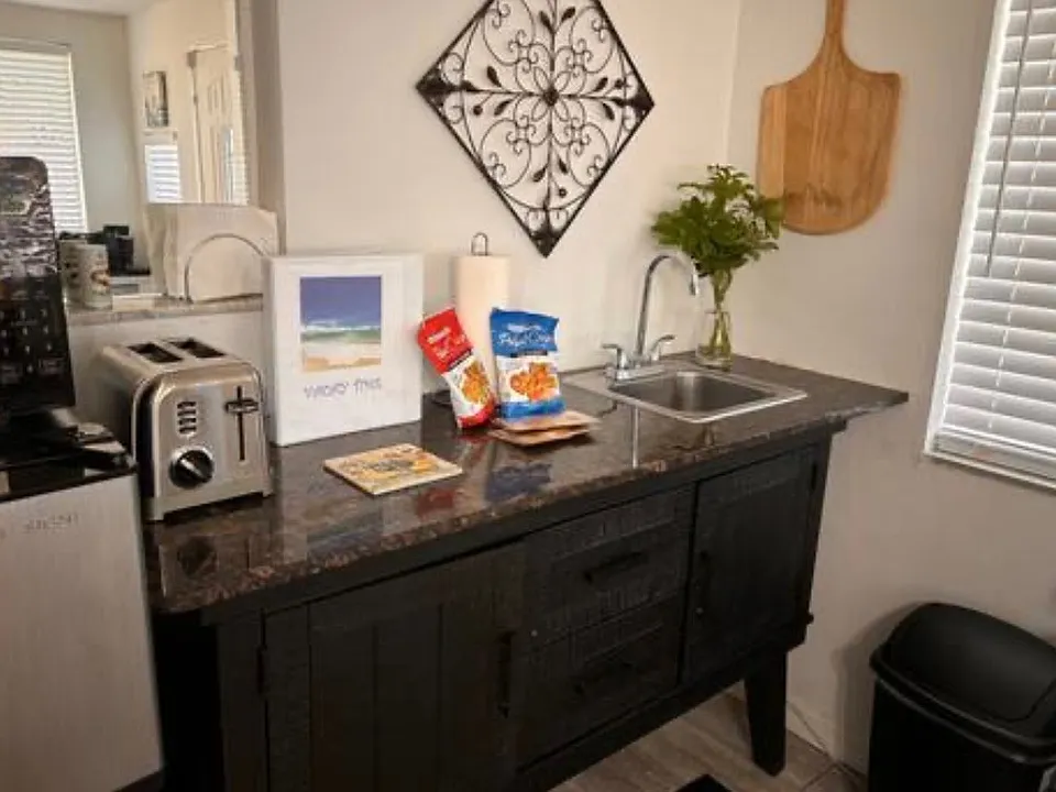 2708 Siesta Dr