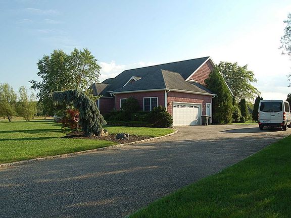 3rd image of 35 Josie Ct