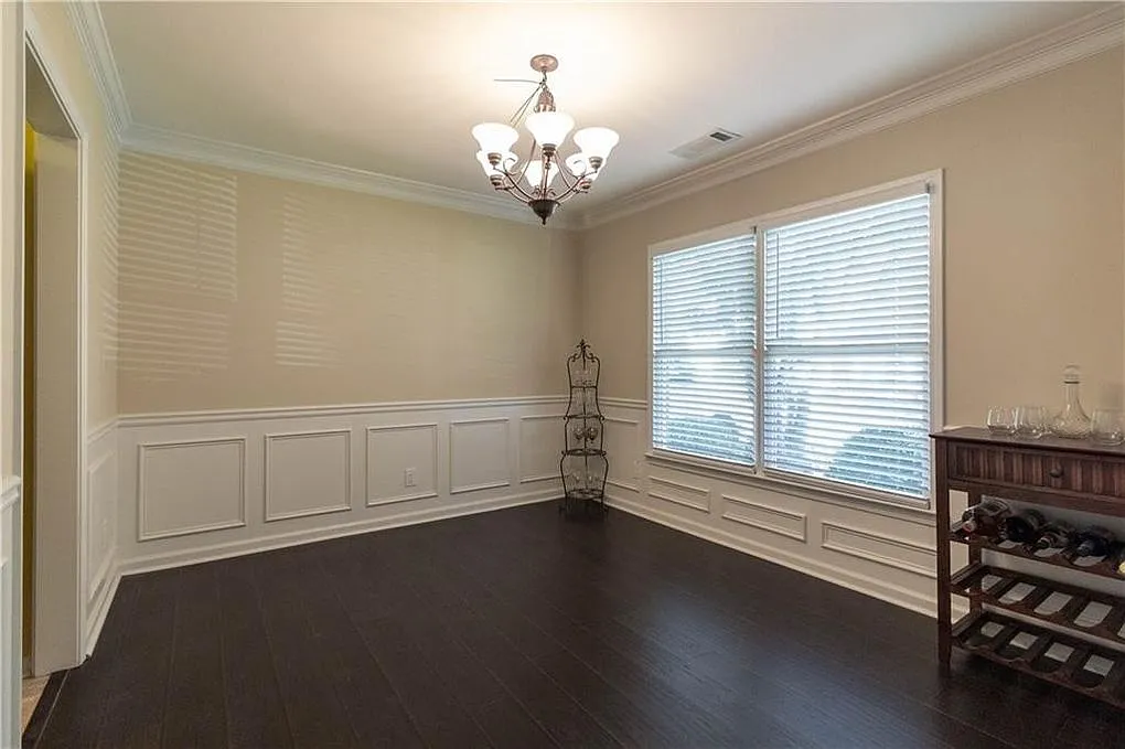 4 bed, 2.5 bath, 2520 sqft, $2,750 — Photo 2