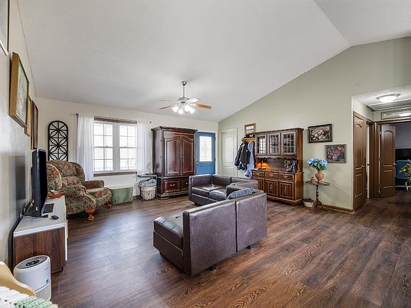 5th image of 401 Reedy Spring Rd