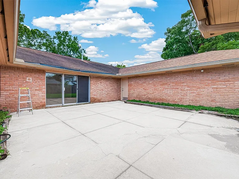 4002 Mischire Dr — Photo 46
