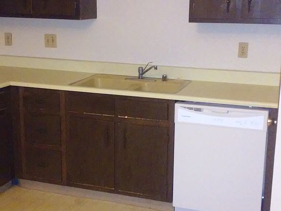 2nd image of 2927 Grinnell Ct APT 10