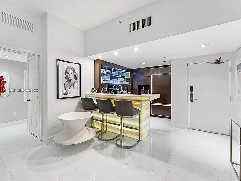 6801 Collins Ave — Photo 28