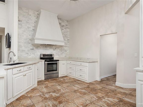 5th image of 1363 Garden Dr