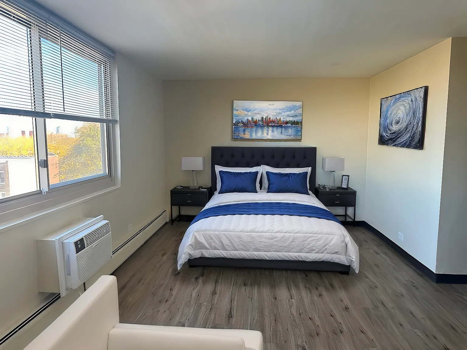 Hyde Park West Apartments & Townhomes — Photo 3