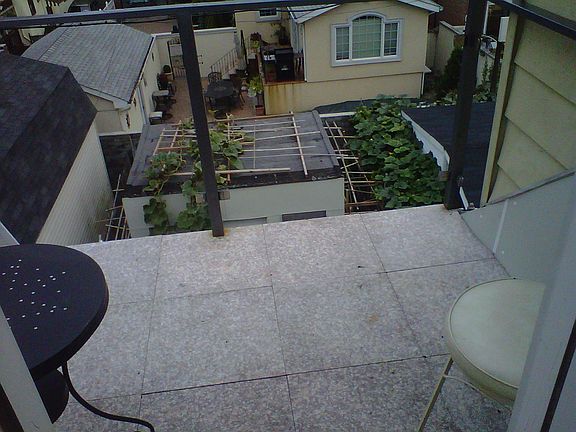 4th image of 186 Bay 10 St