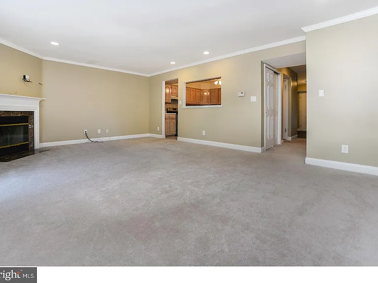 102 Hazelwood Ln — Photo 6
