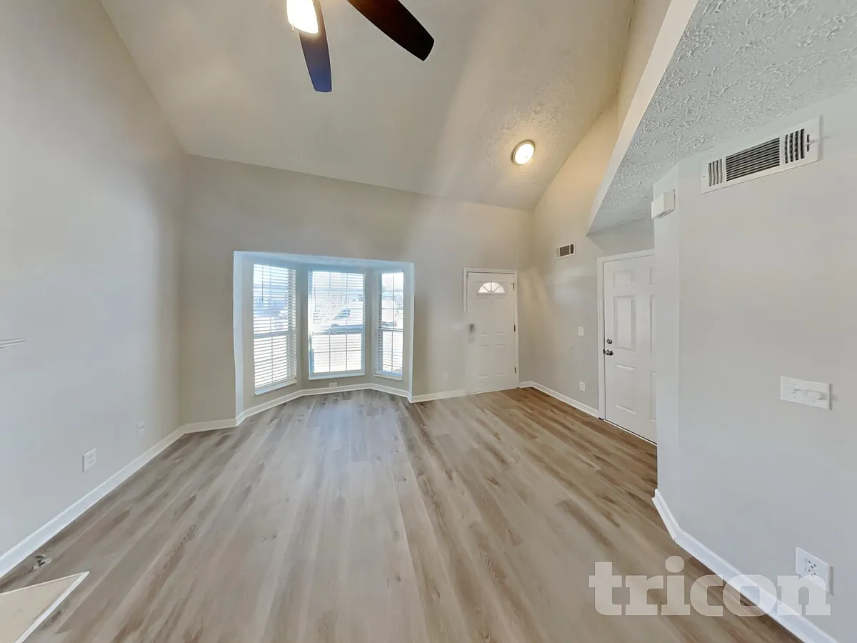 Building Photo - 2773 River Bend Dr