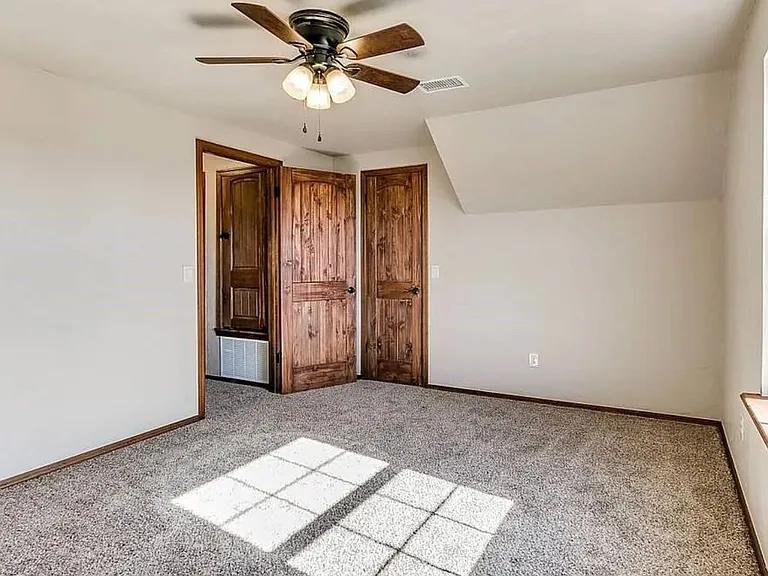 1216 SW 100th Ter — Photo 10